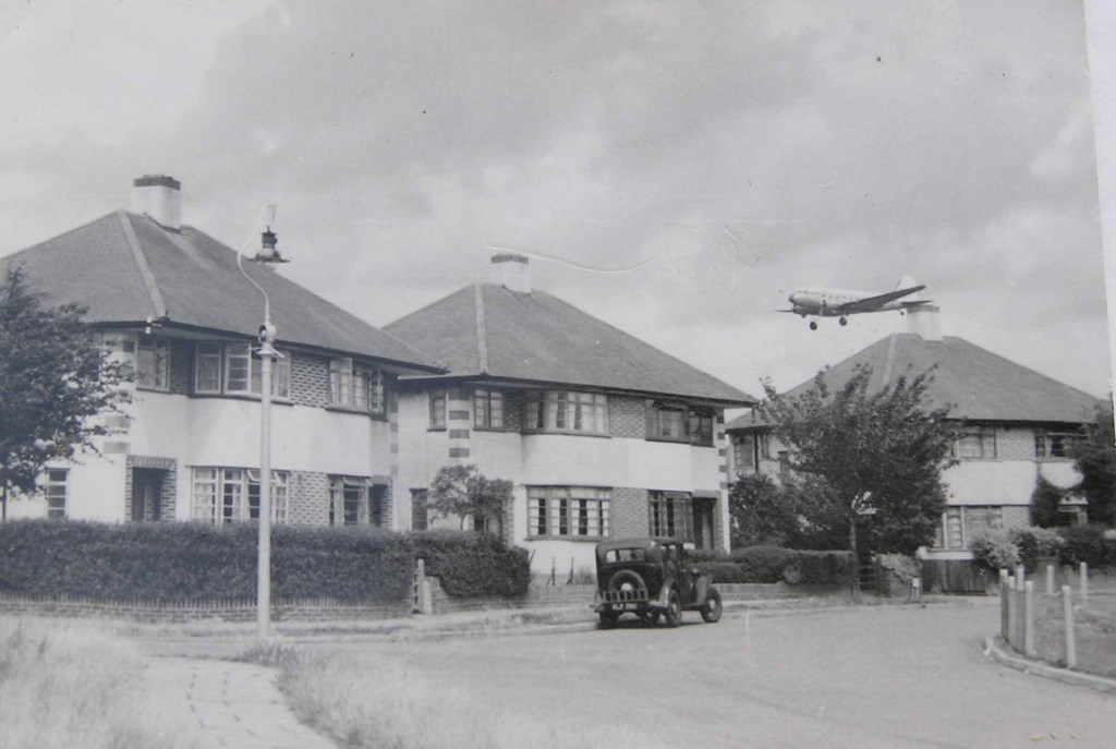 Plane coming in to land at RAF Northolt in 1950